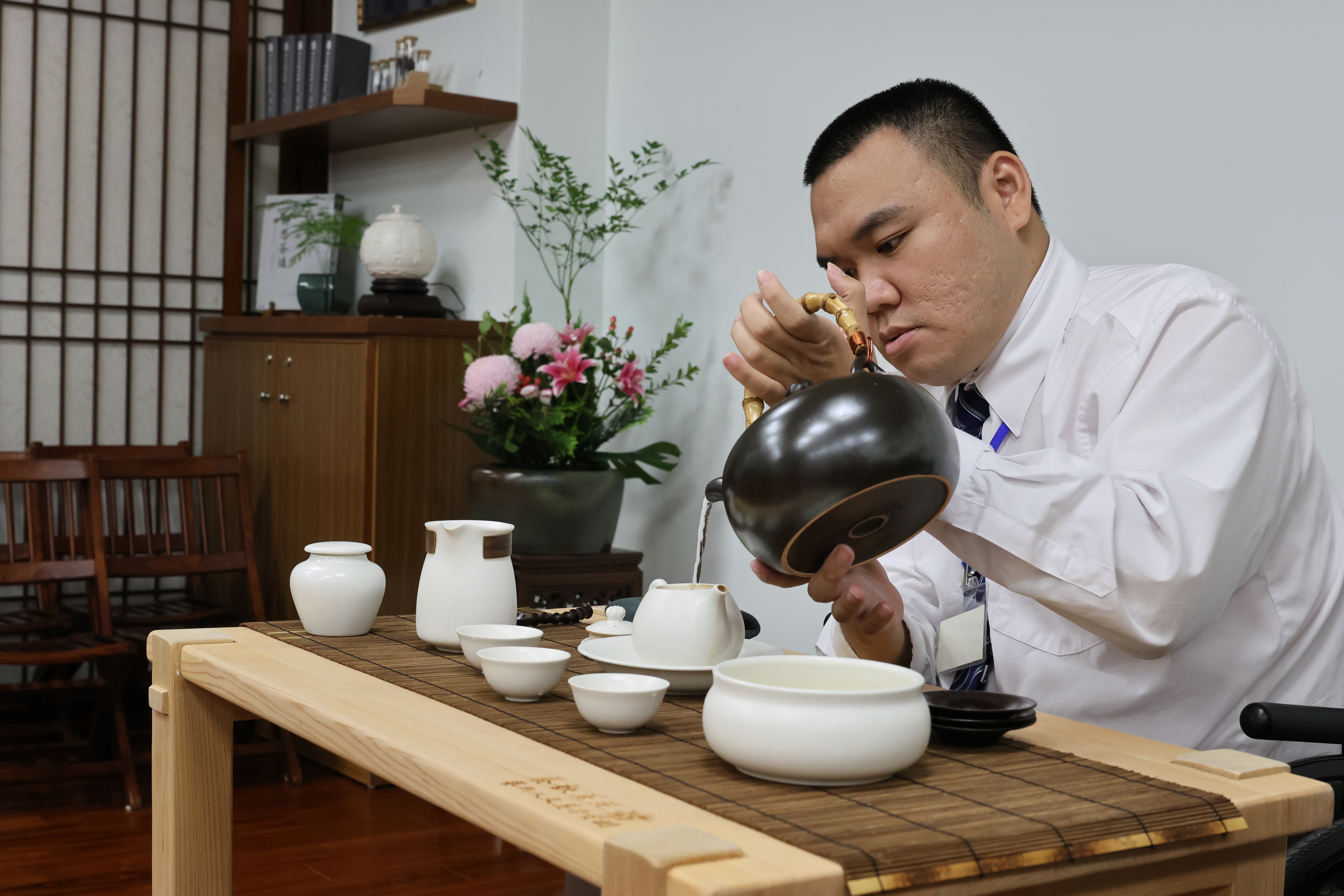 慈大「茶道藝術鑑賞」課程　讓學生體會沉澱心情