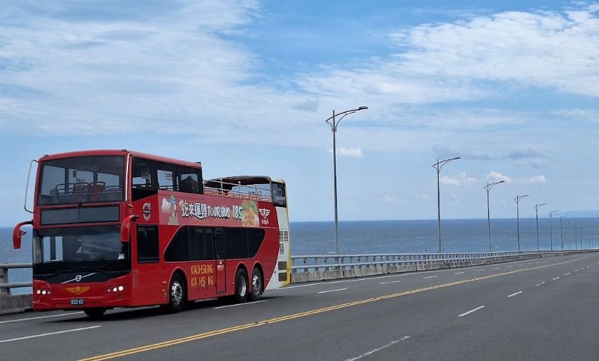 「臺東一遊未盡」，縣府推出雙層巴士臺東藍與永續旅遊二遊程