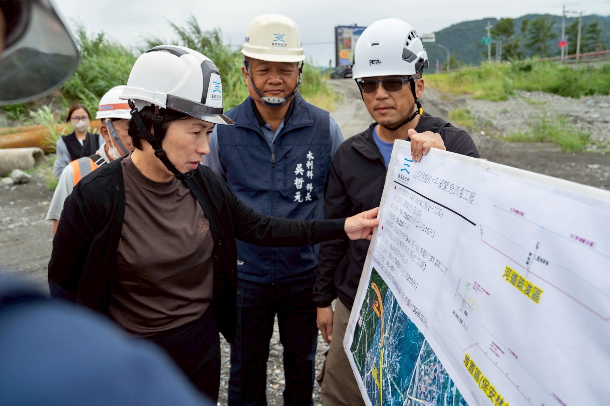 縣長饒慶鈴視察風災後河川緊急疏濬   確保民眾生命財產安全