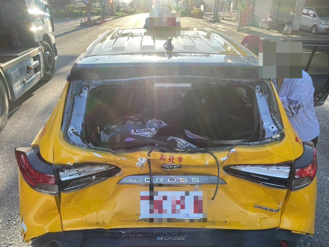鏟子超人救災途中車禍　運將暖載全家直奔花蓮