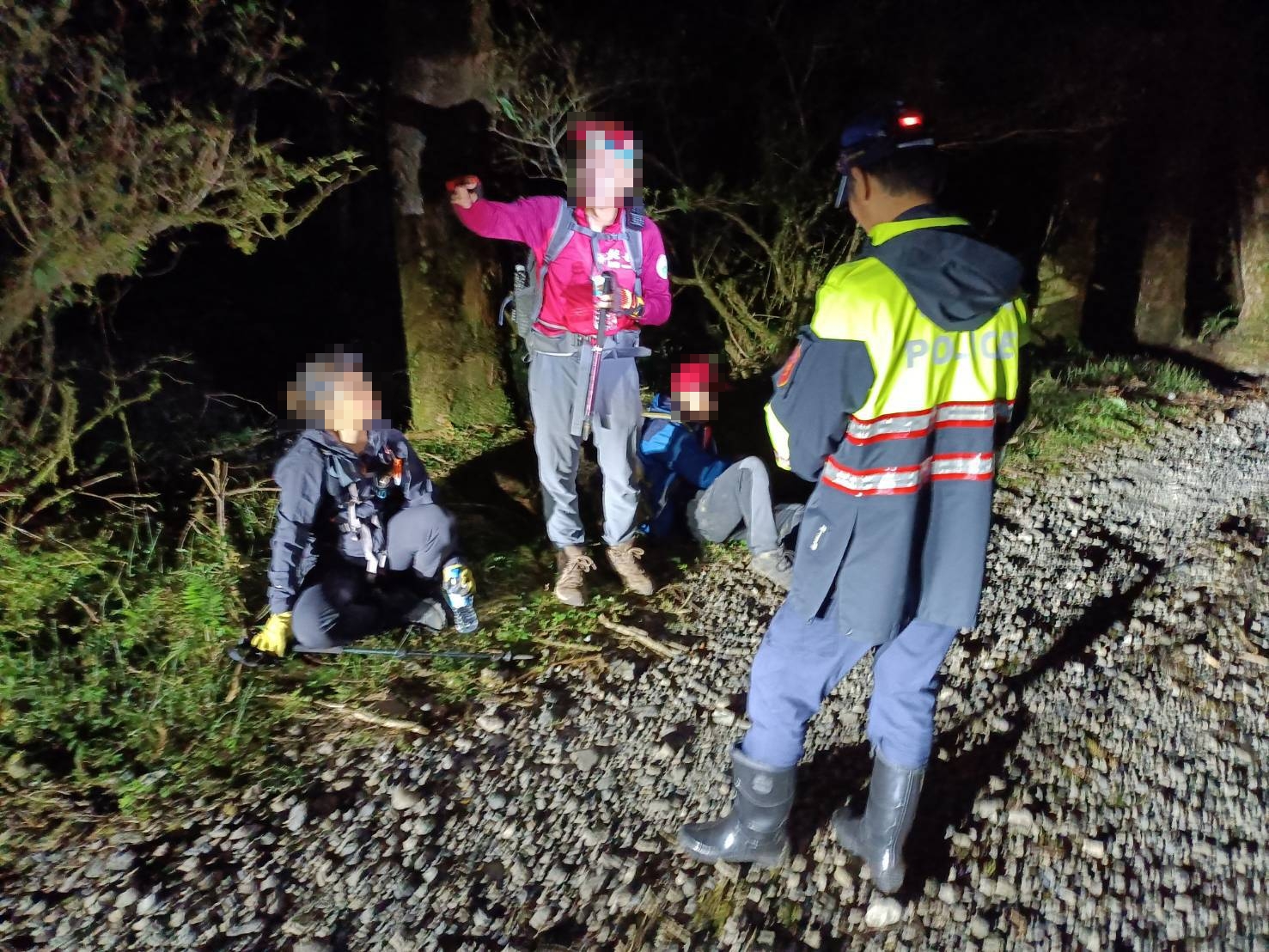 三星警披星戴月救回3登山客