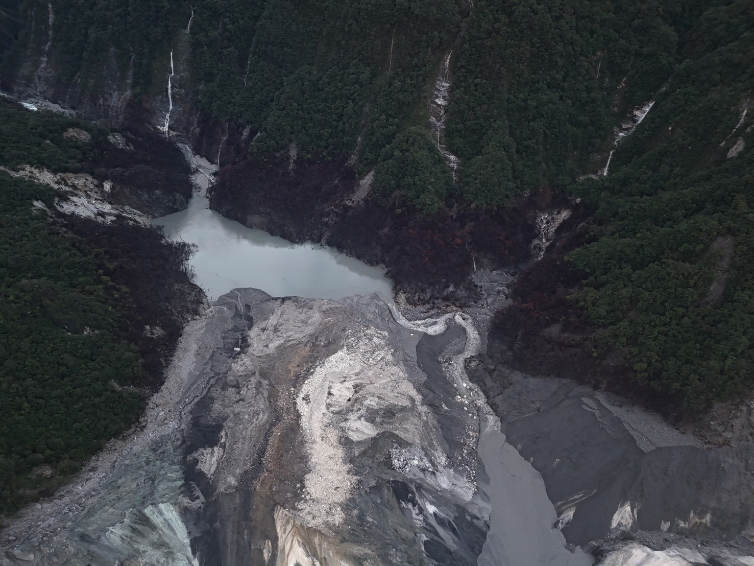 馬太鞍溪堰塞湖又形成新堰塞湖  下午1點40分已出現第一波溢流