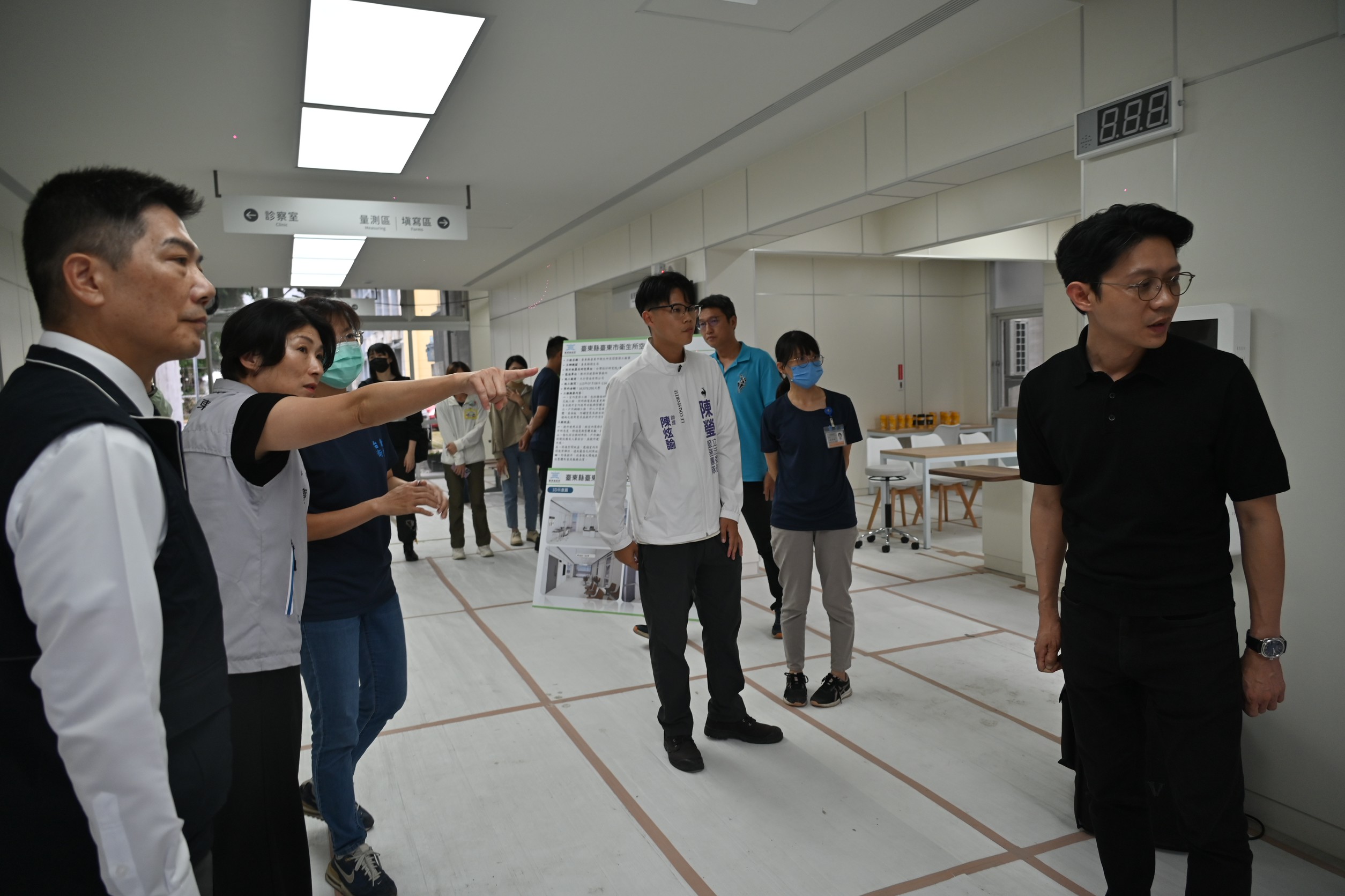 縣長視察新臺東衛生所看診環境    宣布：基層醫護「加薪升等」留人才