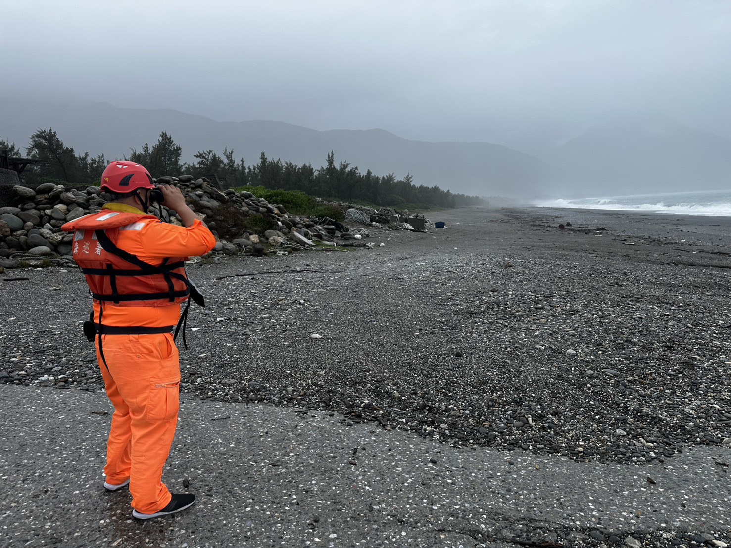 鳳凰颱風逼近　海巡籲勿親海觀浪違規最高罰25萬