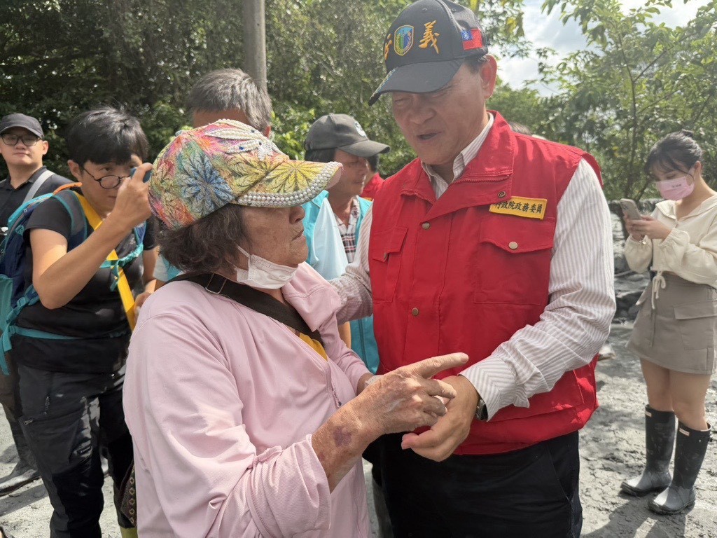 季連成到花蓮災區  慰問受災居民關心堰塞湖災後復原