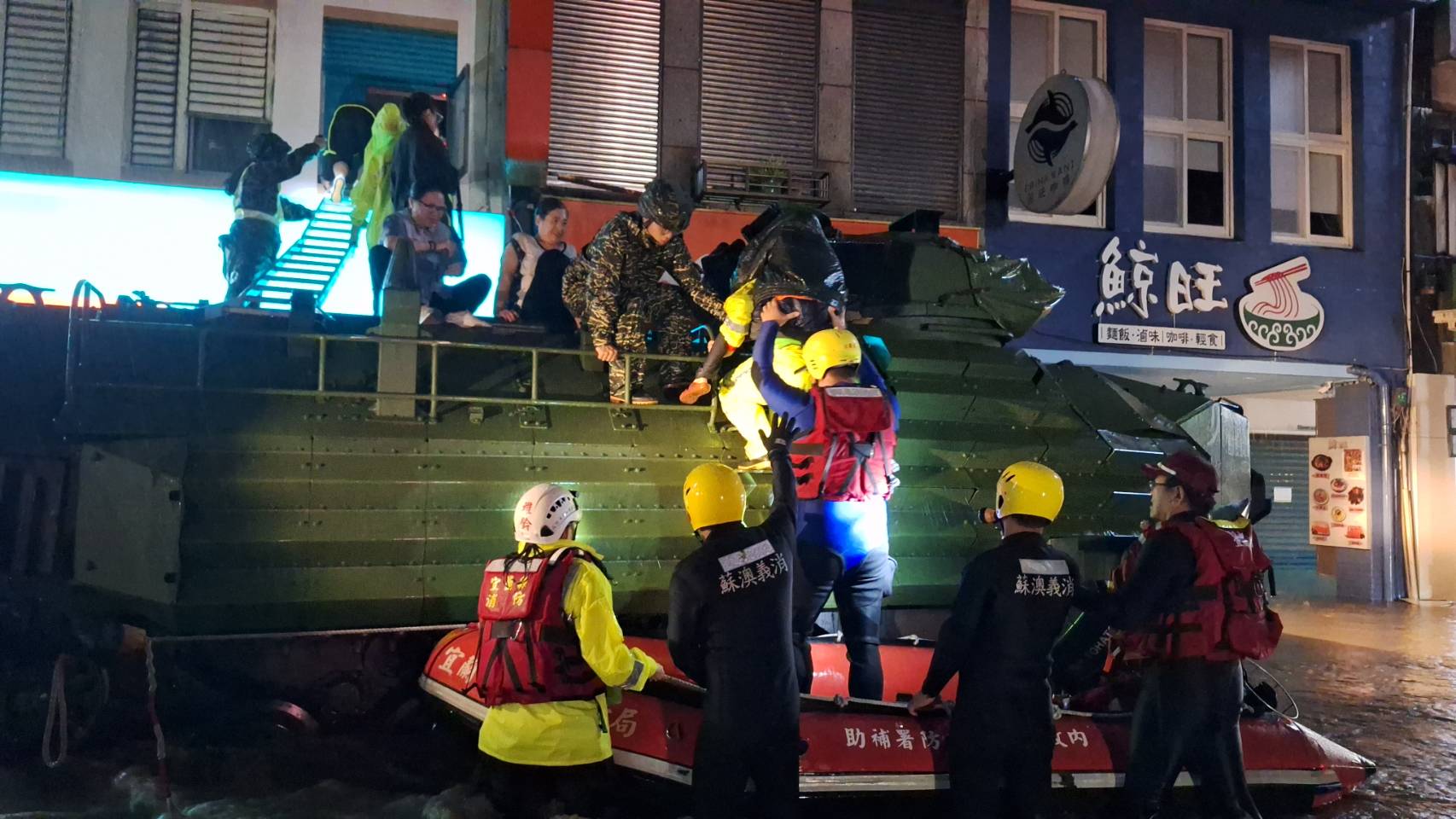 龜山島碼頭等設施遭石頭覆蓋及淹水　15日起封島4天