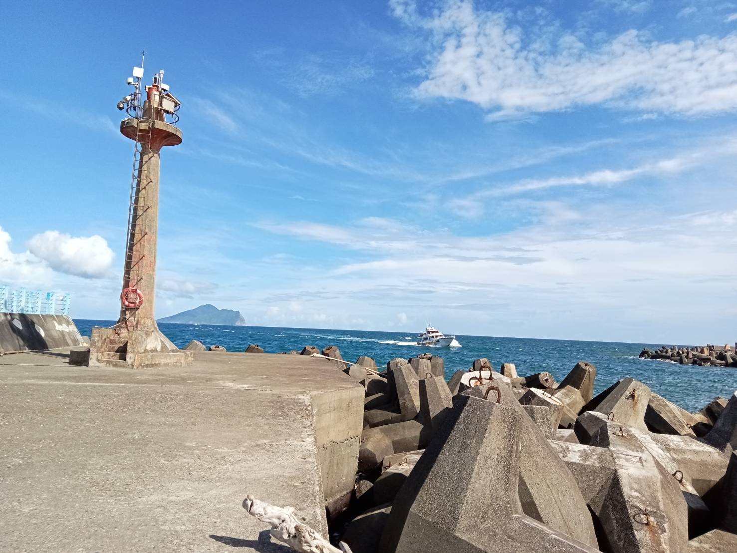 男子到頭城衝浪　遲未上岸卡在消波塊無生命徵象救起送醫