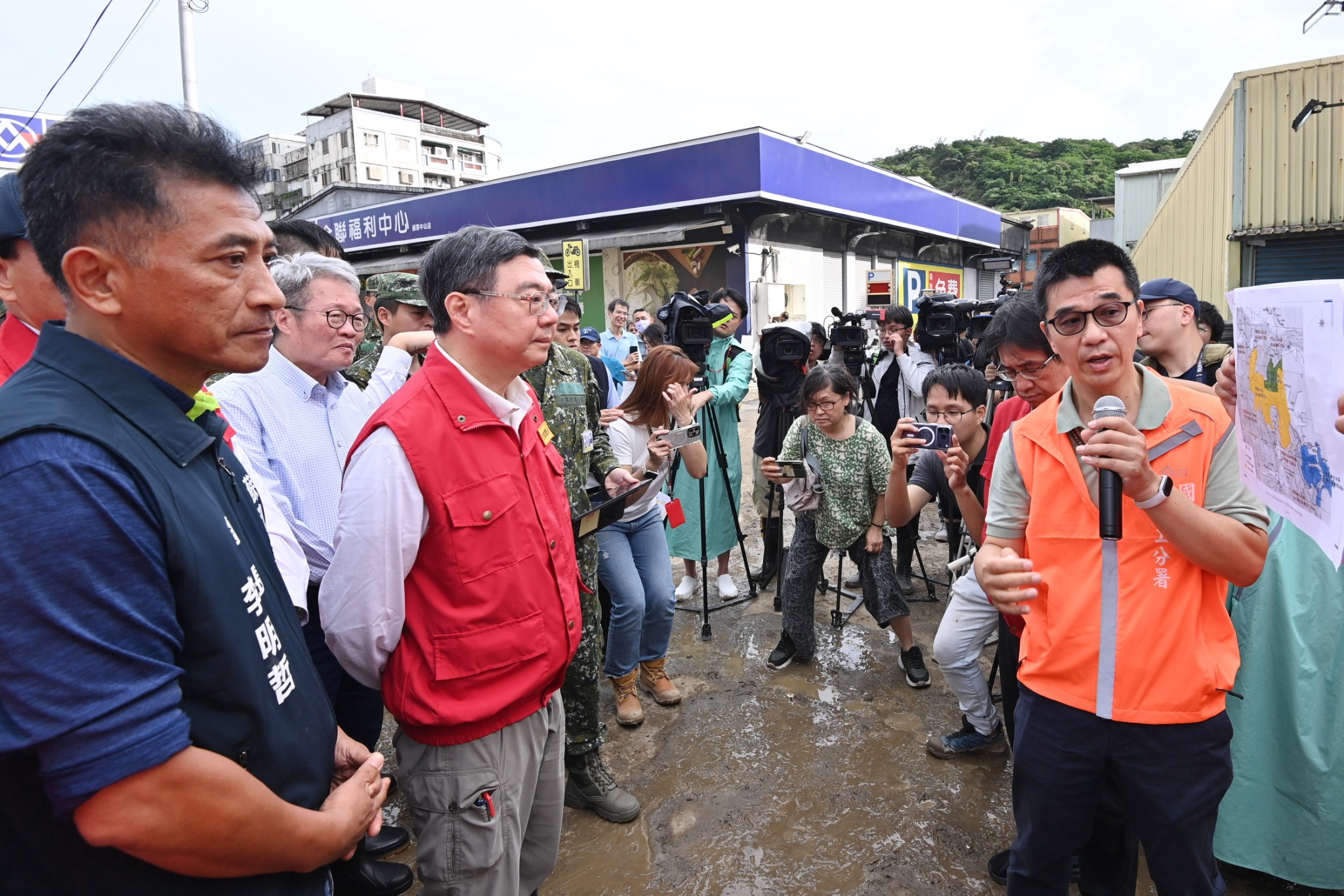 卓揆至宜蘭關心淹水災情　指示3原則協助受災民眾
