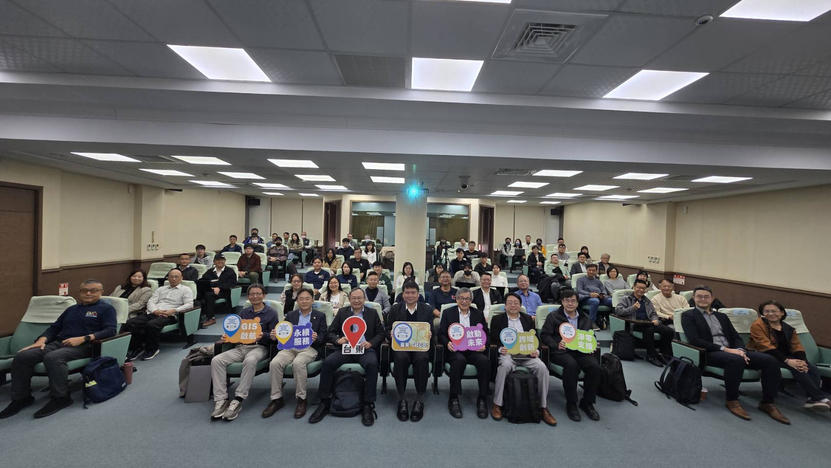 綠島永續數位孿生成果發表 學研+產業 × 中央+地方 跨域合作打造全臺首座離島數位孿生示範區 綠島永續數位孿生成果發表 學研+產業 × 中央+地方 跨域合作打造全臺首座離島數位孿生示範區