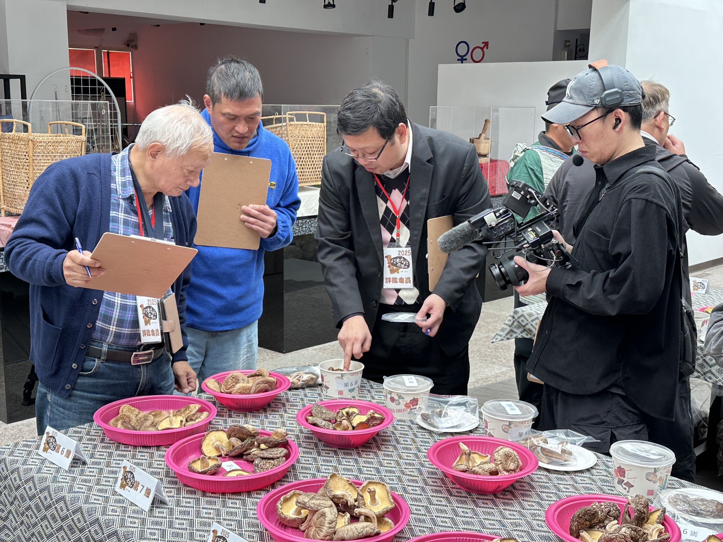 香氣「菇」鼻 南澳段木香菇評鑑品味山林醞釀的醇厚 香氣「菇」鼻 南澳段木香菇評鑑品味山林醞釀的醇厚