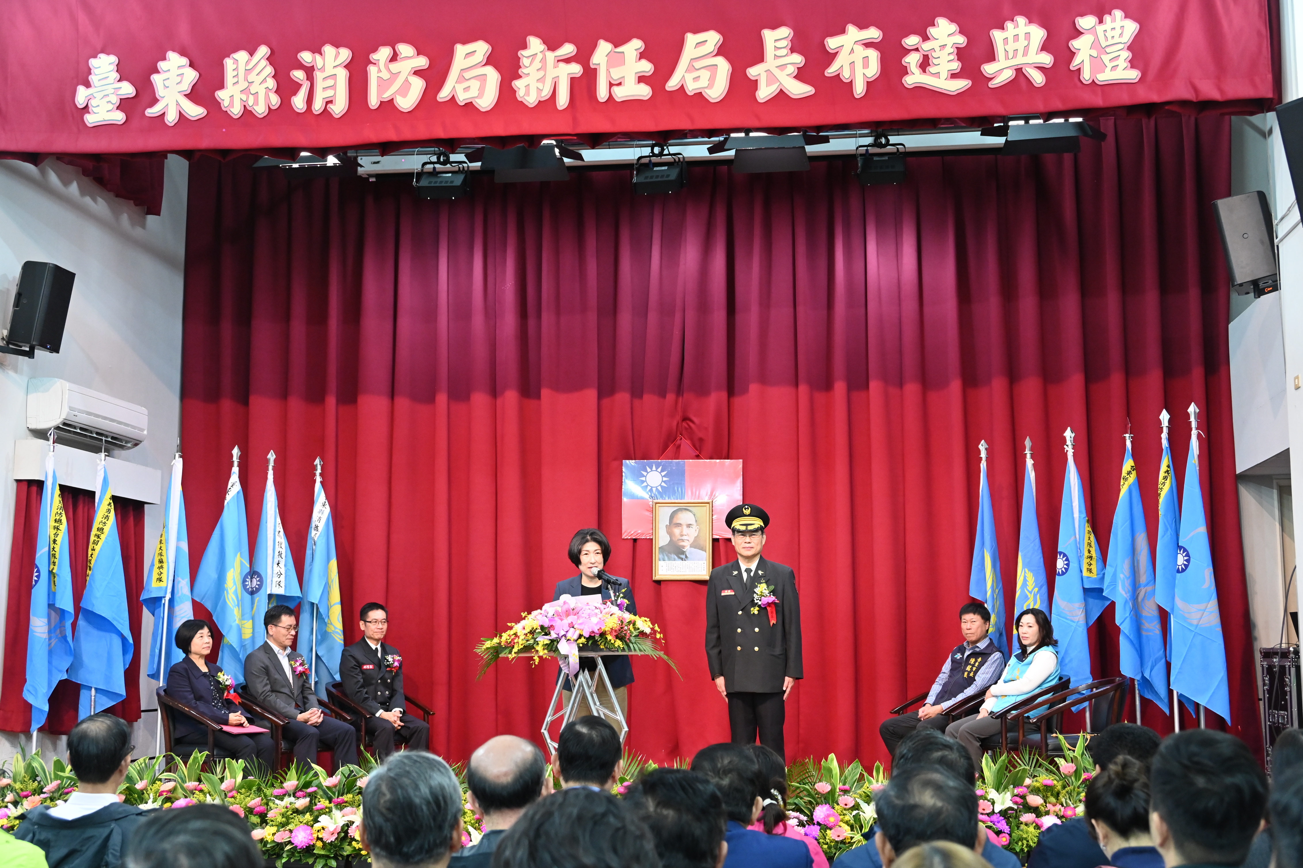 臺東縣消防局長布達    管建興局長交棒盧東發局長