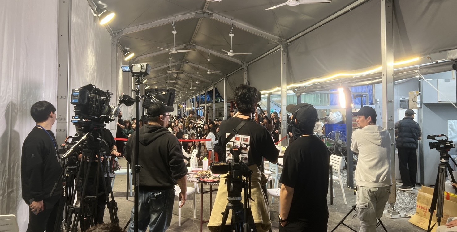 韓星魅力引爆東大門！金鐘國領軍挑戰生存遊戲 東大門夜市擠爆應援粉絲