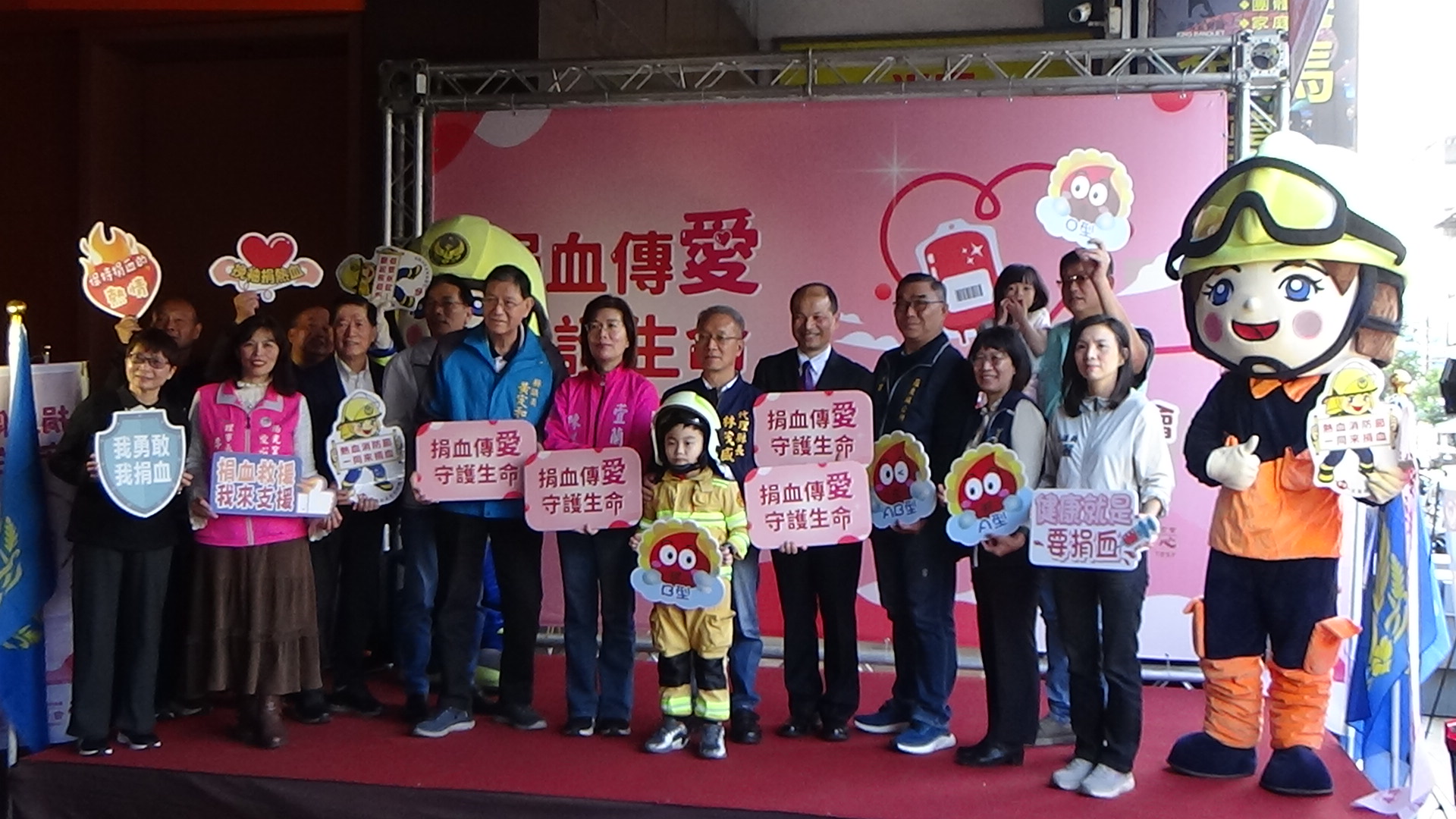 119消防節捐血傳愛　宜蘭消防與民眾熱血接力迎新年