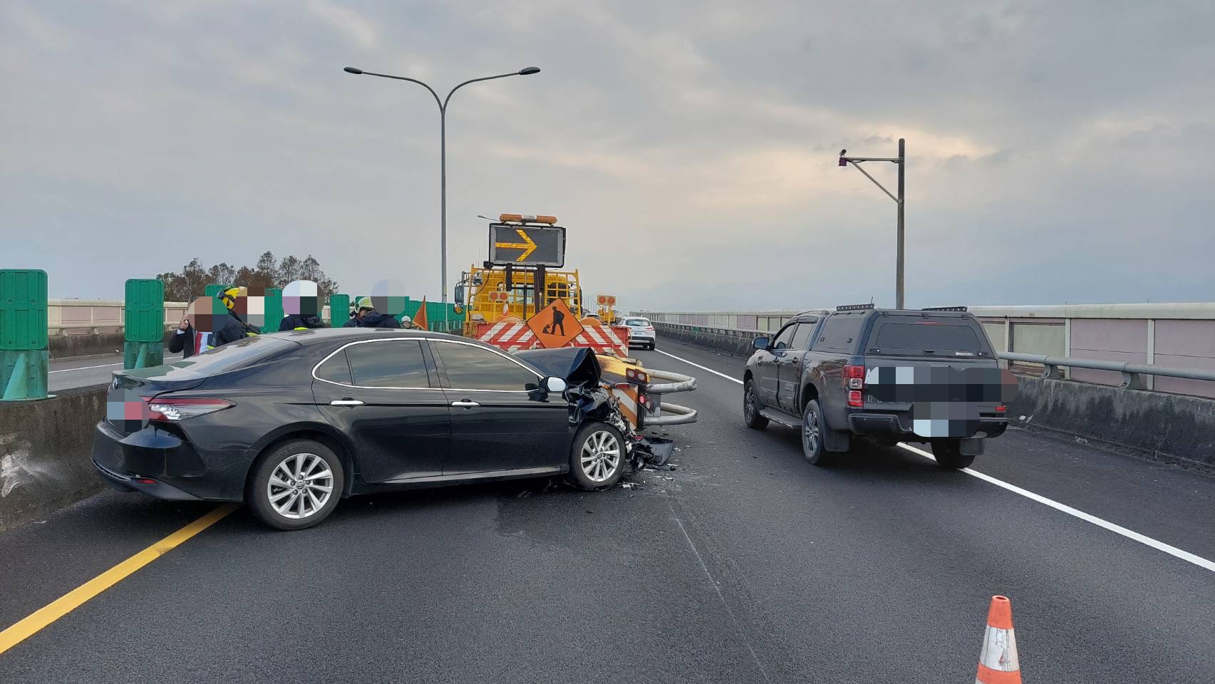 開輔助駕駛國5追撞緩撞車無人受傷　國5橋下雪隧路5車連環撞3人送醫