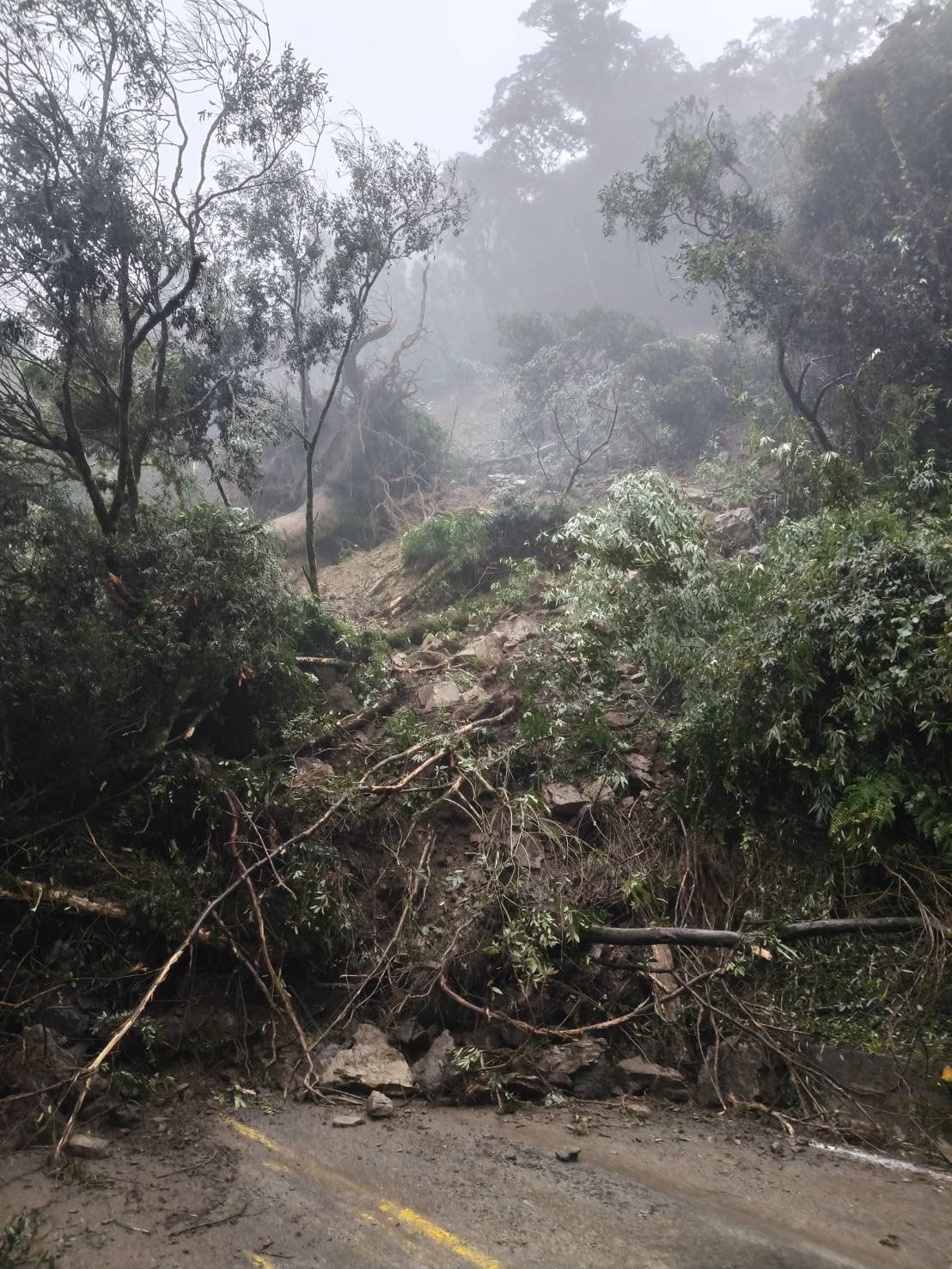 台7甲米摩登路段上邊坡災害施工　5日至16日施工交管