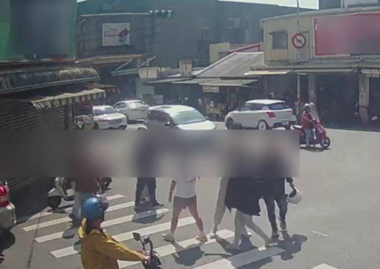 行車糾紛雙方人馬亮刀棍街頭大亂鬥　警力鎮壓逮9人