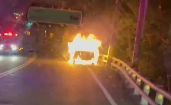 蘇花公路東澳段自小客車發生火燒車　車上4人及時逃生