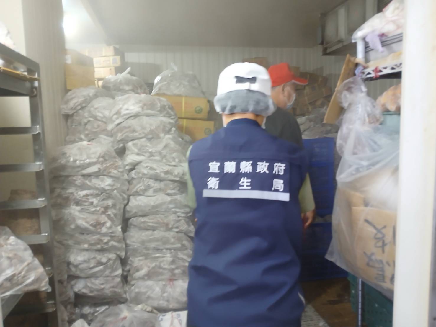 宜蘭知名滷味店牛筋藏異物　衛生局責令業者限期改正