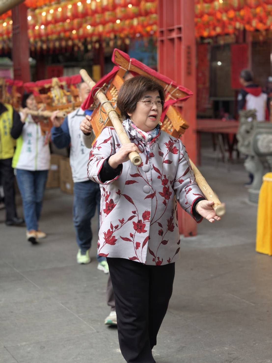 羅東土地公春遊　連擲聖筊發財金1.6萬