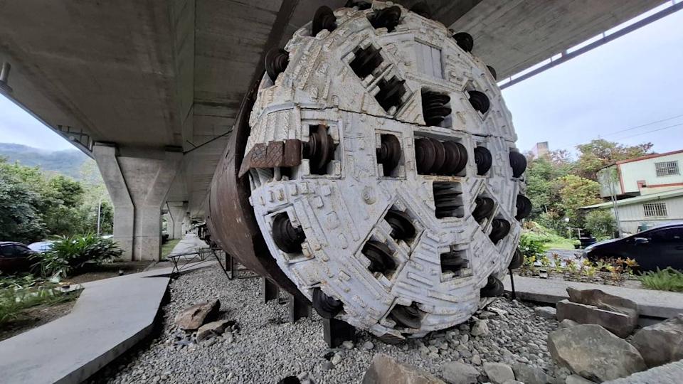 國5頭城鑽掘機公共藝術　重振對外展示據點雄風