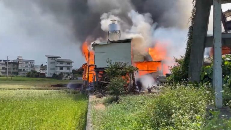 羅東益裕木材行發生火警　熊熊烈焰吞噬廠房