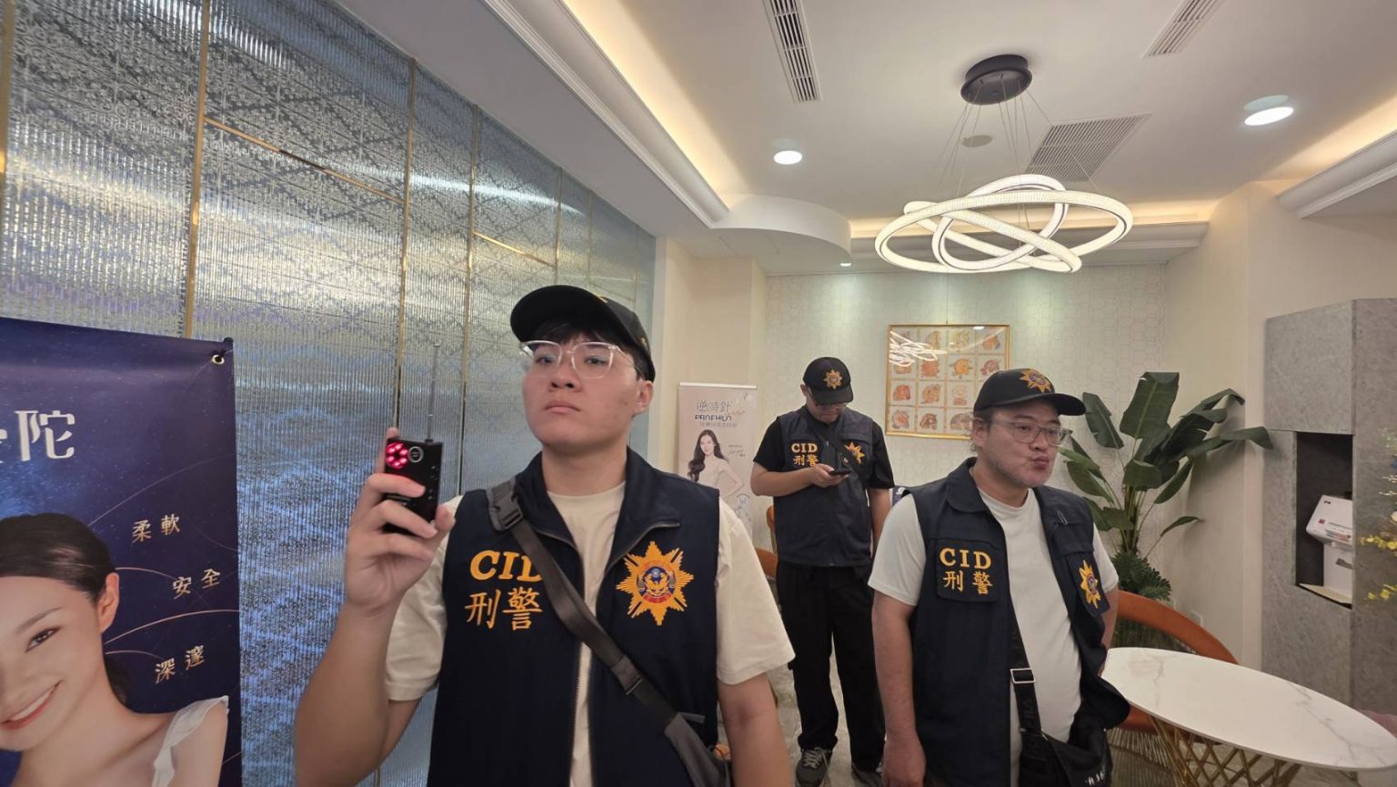 光澤醫美羅東店查獲可疑攝影設備　店長等3人交保