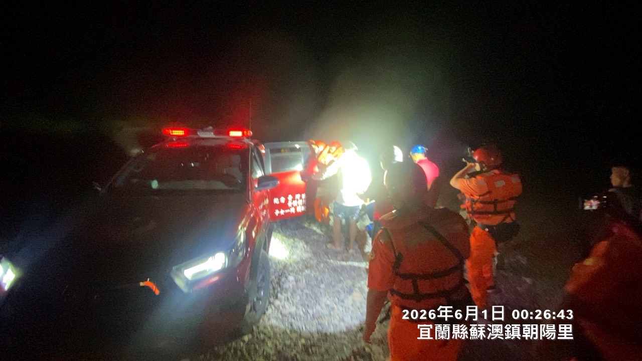 情侶在南澳「神秘海灘」露營大浪捲走　女獲救、男失聯