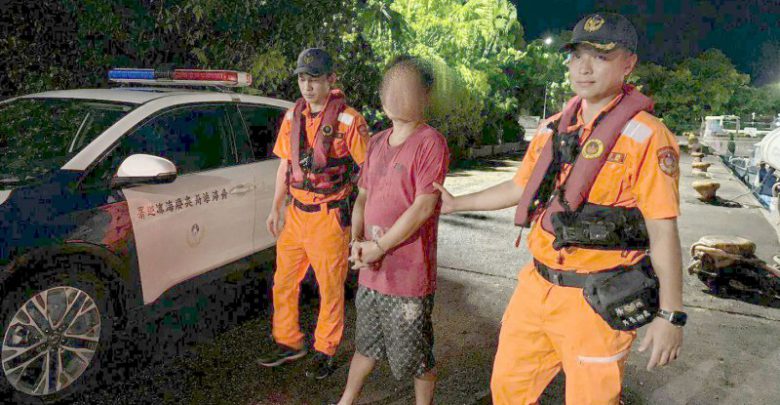 酒駕通緝犯躲漁船駕駛艙　難逃海巡署鷹眼解押歸案