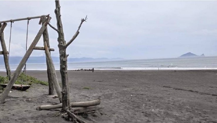 壯圍廍後海岸盪鞦韆 帳篷內發現一具白骨無名屍 壯圍廍後海岸盪鞦韆 帳篷內發現一具白骨無名屍