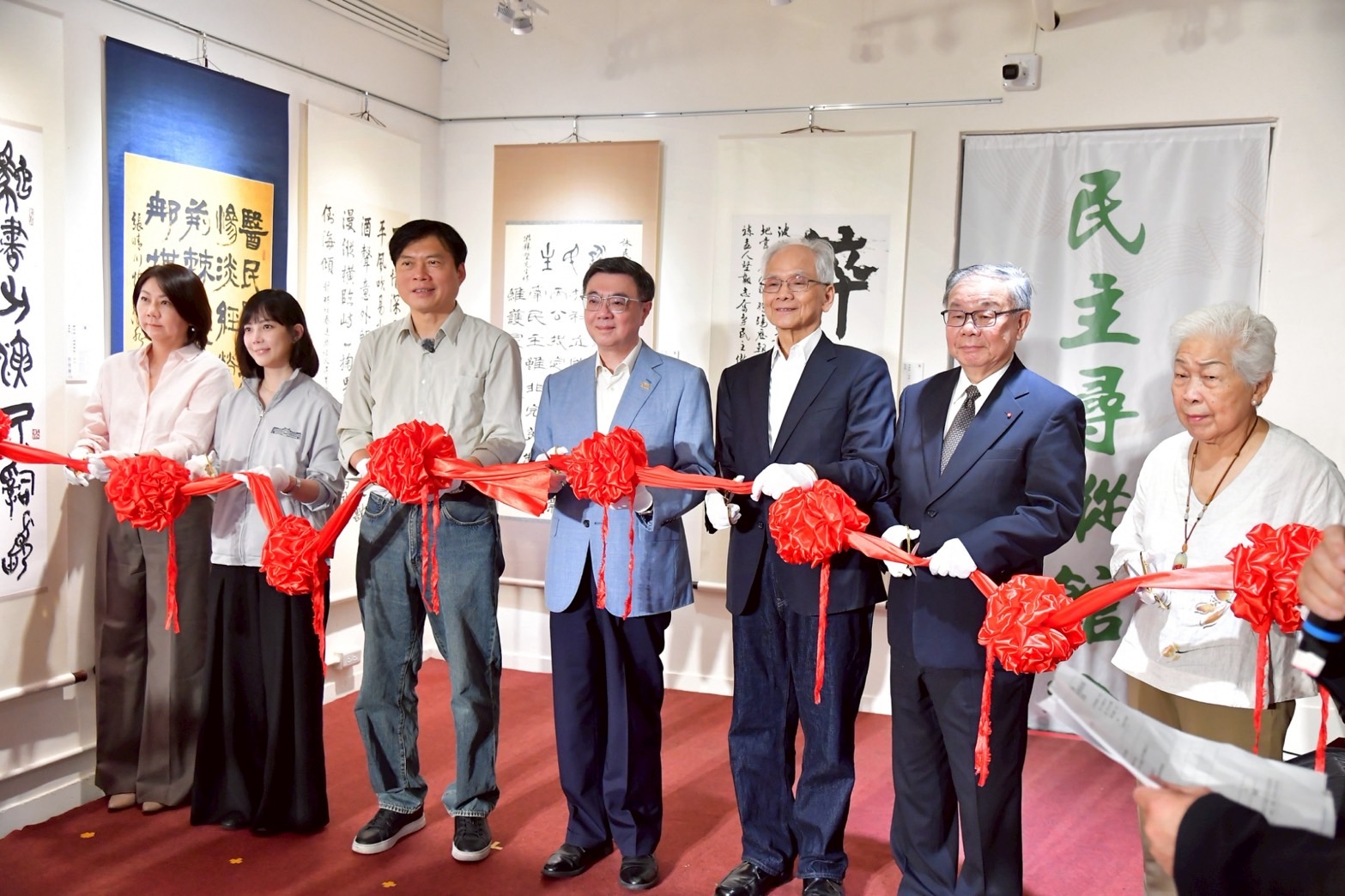 「墨痕詩述－臺灣百年追尋」展覽開幕　卓揆肯定發揚臺灣民主精神