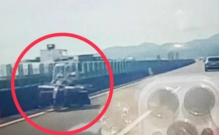 75歲男騎機車上國5逆向狂飆　不顧行車安全邊開車邊玩手機2案依法開罰