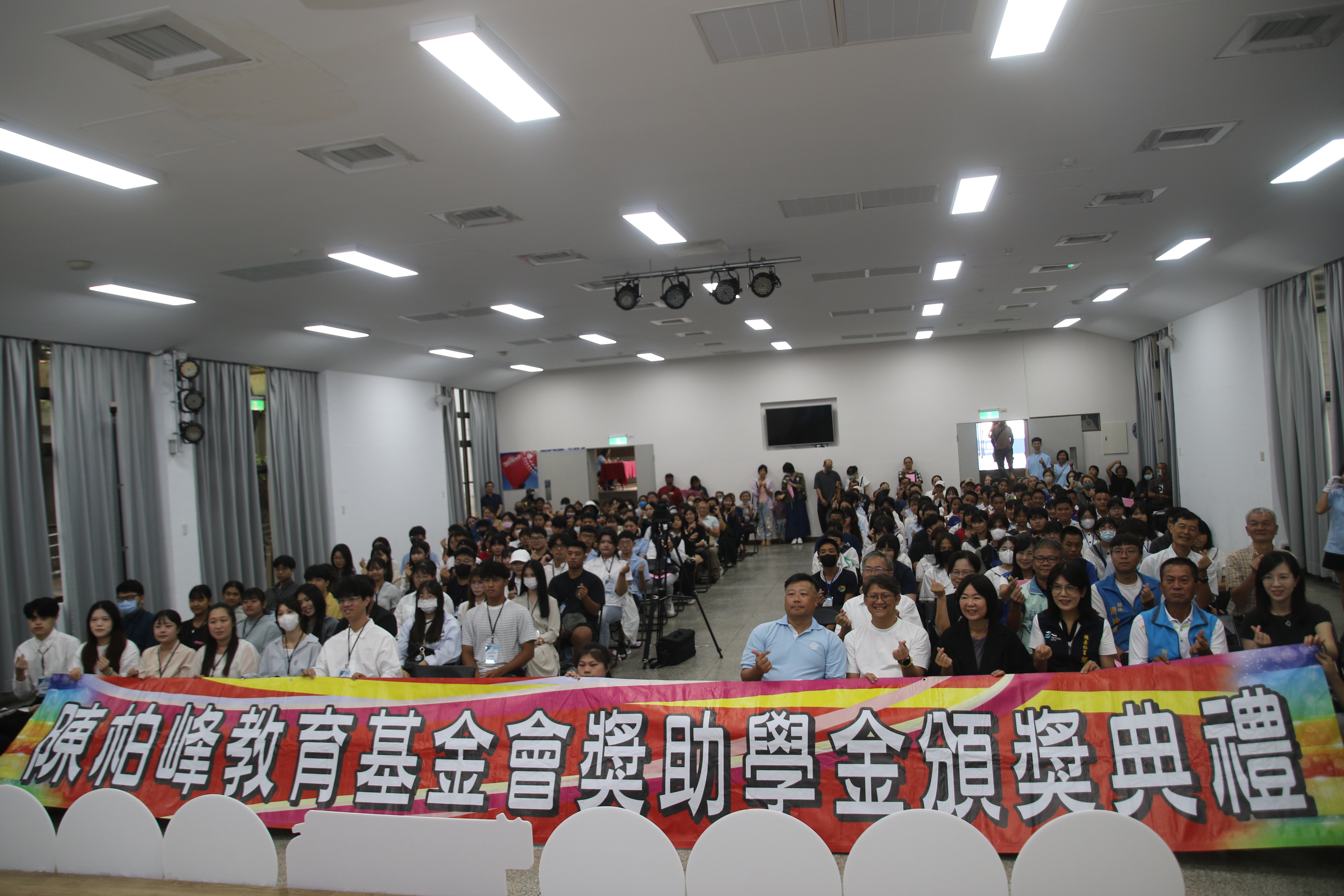 陳柏峰教育基金會攜手臺東縣府    捐助124名清寒學子260萬元助學圓夢