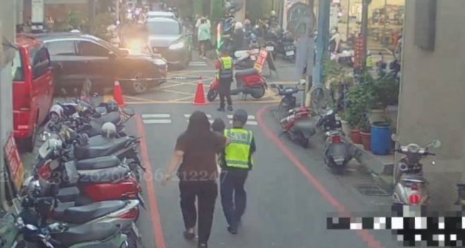 5歲童手臂割傷血流不止　羅東警副所長抱他狂奔搶救