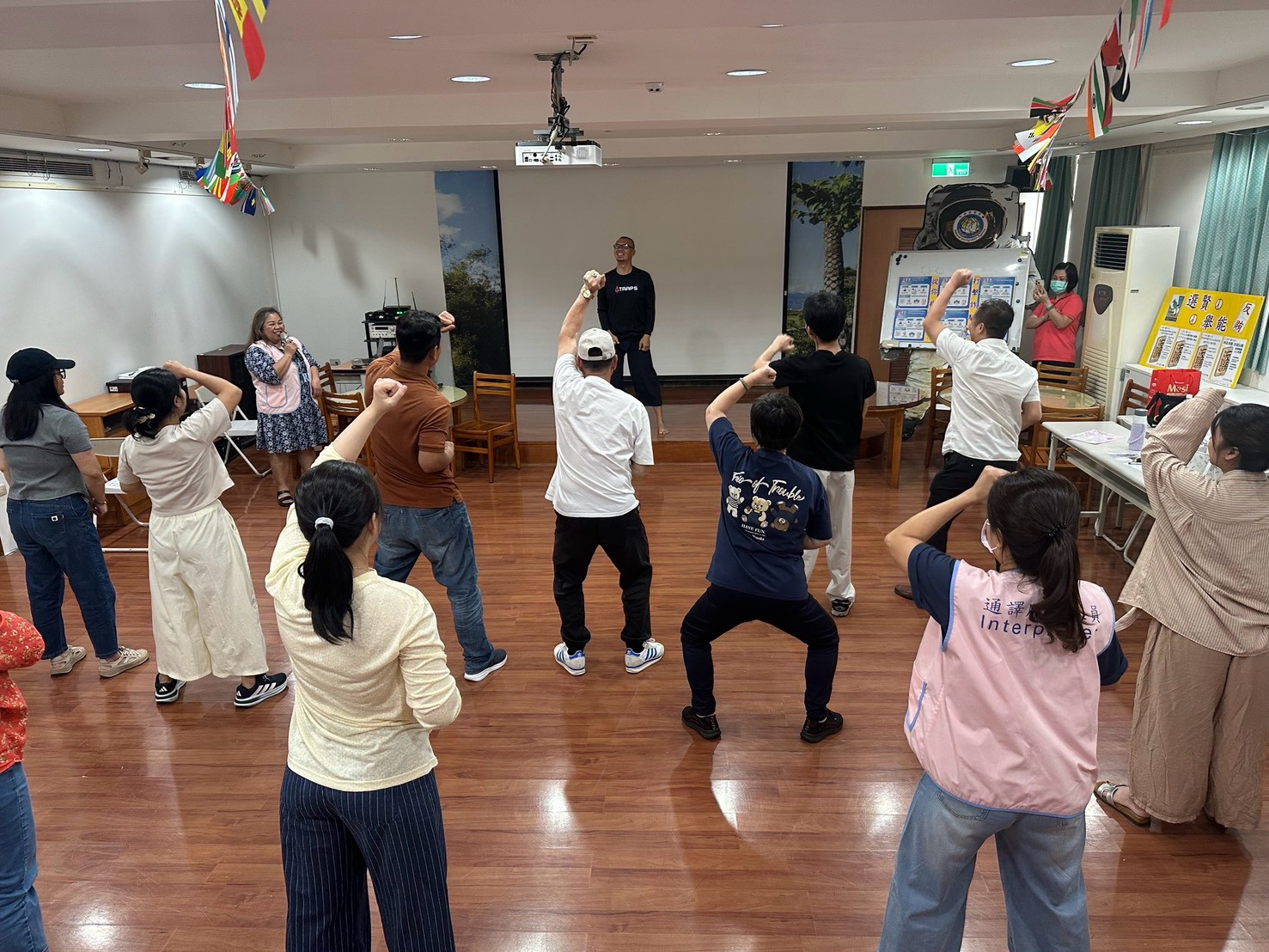 體驗古泰拳與印尼拳　移民署攜新住民動起來、練體能體驗呼吸療癒