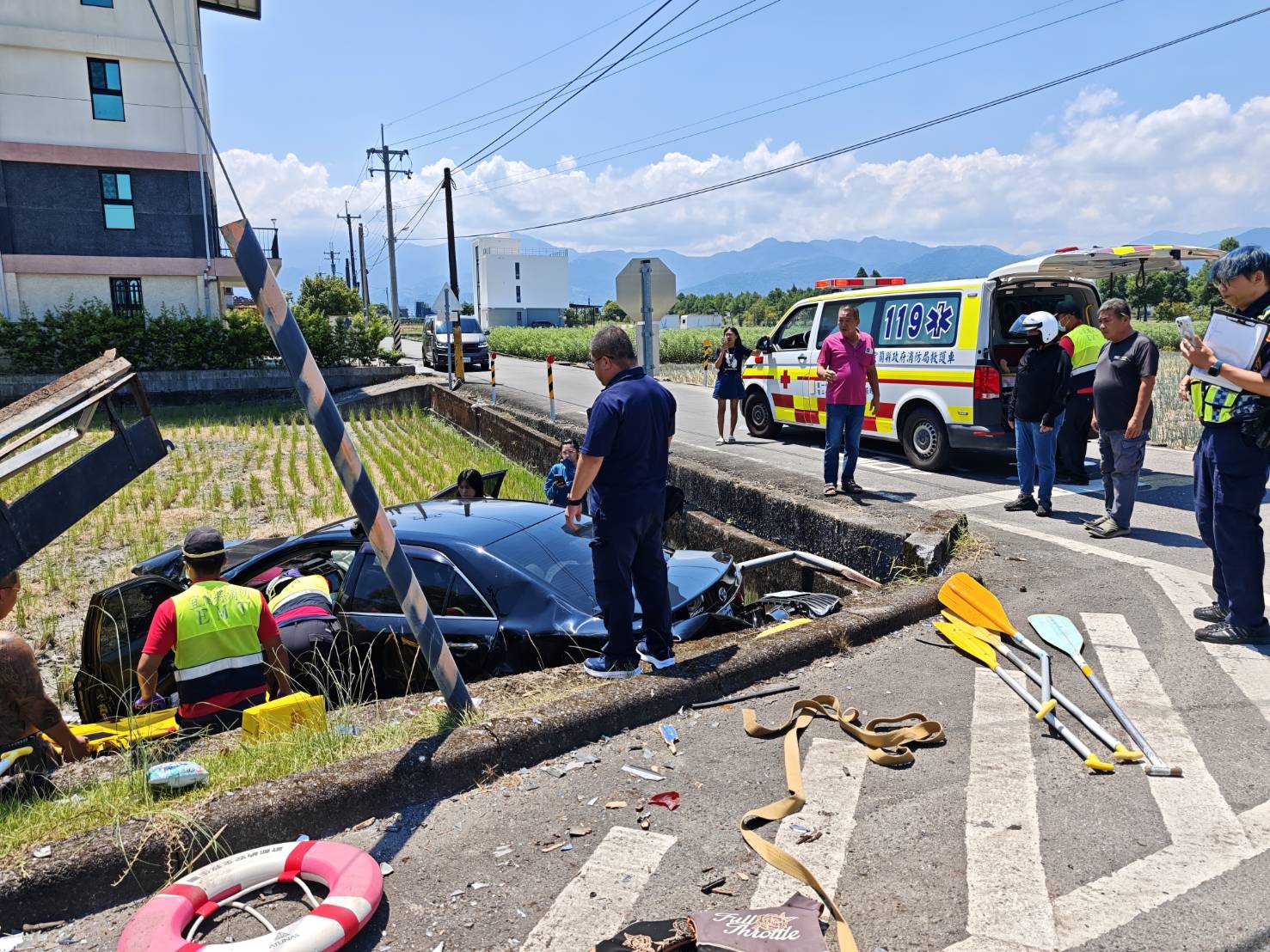 三星鄉大貨車與自小客車相撞　6人受傷送醫救治