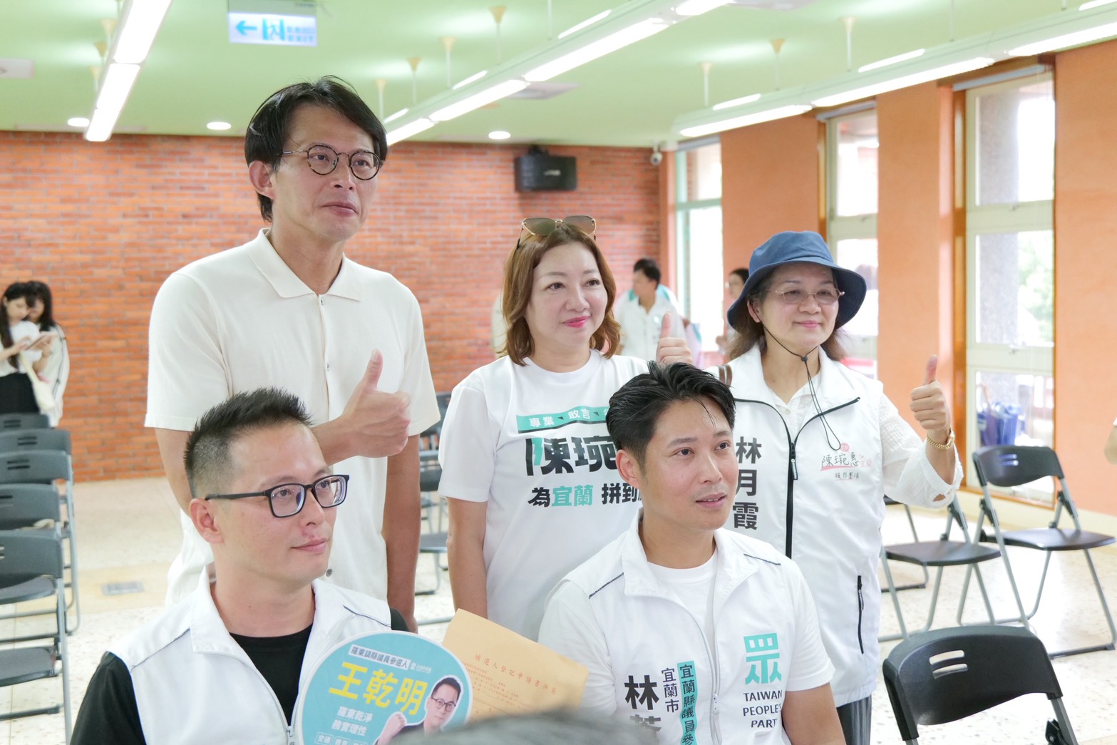 黃國昌與陳琬惠陪林蒼佑、王乾明完成參選宜縣議員登記