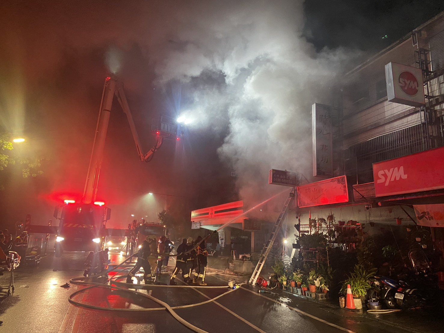宜蘭員山建材行火警研判起火點在一樓　一家6口4人命喪火窟、1消防員嗆傷